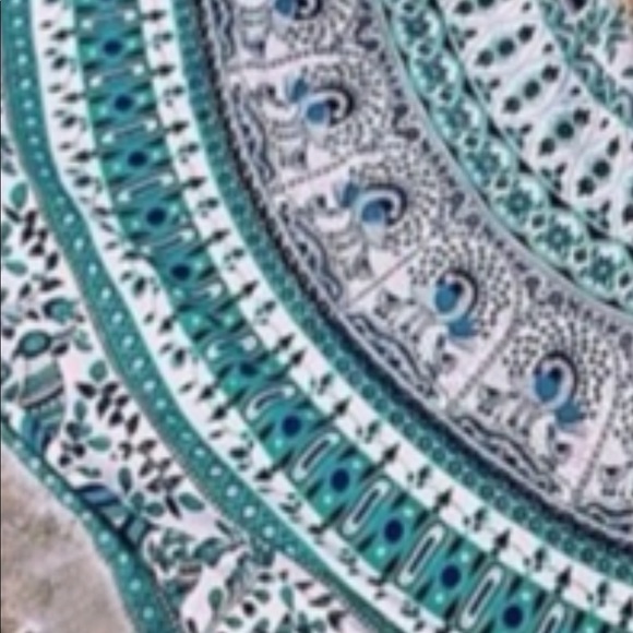 Hot new circular beach mat/yoga blanket/coverup - Picture 7 of 7